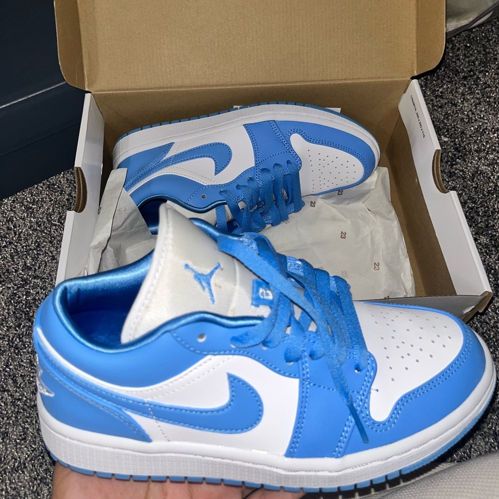 Jordan Air 1 Low in University Blue and White
